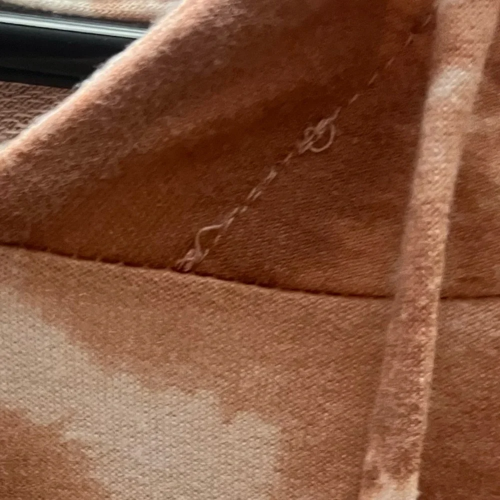 BETSEY JOHNSON Performance Tan White Tie Dye Hoodie sweatshirt very soft & cozy - Picture 6 of 6